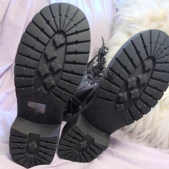 SOLD ON FACEBOOK MARKETPLACE - Picture 4 of 9